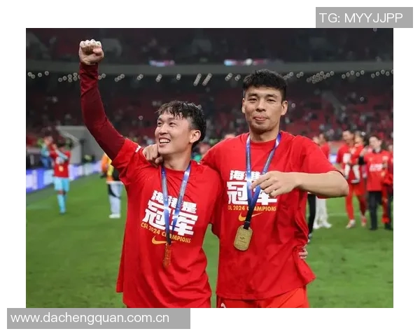 南京足球队团队协作引发热议球迷对战术配合与球员默契产生分歧