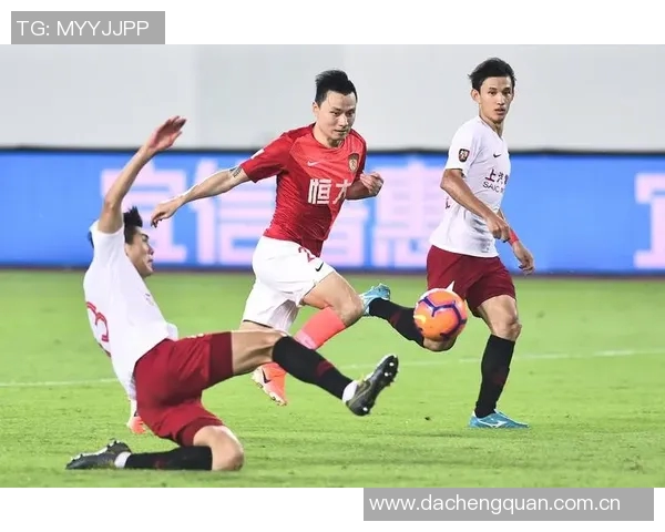 深圳足球队以67分领跑联合会杯积分榜展现强劲实力 深圳足球队以67分领跑联合会杯积分榜展现强劲实力